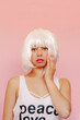 © Javier Isorna/Westend61 - Portrait of young woman wearing white wig in front of pink background