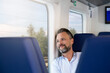 © pixelfokus.Florian Kuettler/Westend61 - Mature man sitting in a train, looking out of window