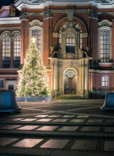 Germany, Hamburg, Christmas Tree Glowing In Front Of Saint Michaels Church At Night