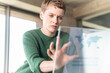 © UWE_UMSTAETTER/Westend61 - Businesswoman in office using virtual screen