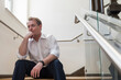 © Andreas Pacek/Westend61 - Thoughtful businessman sitting in staircase