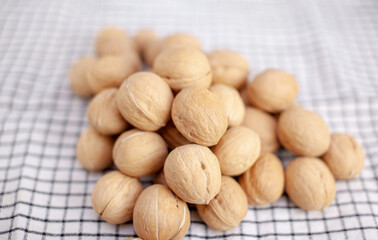 Aufkleber - A lot of whole walnuts on a napkin close-up. Healthy, organic and healthy food with a high content of protein and protein.