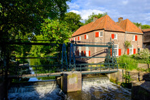 Netherlands, Utrecht, Amersfoort, River Lock With House In Background