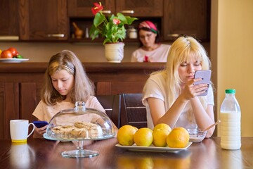 Poster - Family, girls, children eating at the table in the kitchen