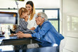 © Dangubic/Westend61 - Mother, daughter and grandmother having fun in the kitchen