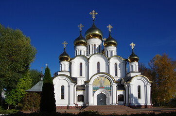 Wall Mural - Pereyaslavl-Zalessky, Yaroslavl Oblast, Russia - October, 2021: The St. Nicholas Monastery or Nikolsky Monastery in sunny autumn day