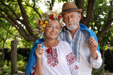 Poster - Happy mature couple with national flag of Ukraine outdoors