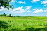 Fototapeta Pomosty - warmia mazury warmińsko-mazurskie pole pola łąka stodoła wieś wioska sielsko farma obszar wiejski pastwisko zielono zieleń rolnictwo