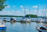Fototapeta Pomosty - jezioro żaglówka marina łódź żaglowa motorowa jacht port przystań siemiany iława