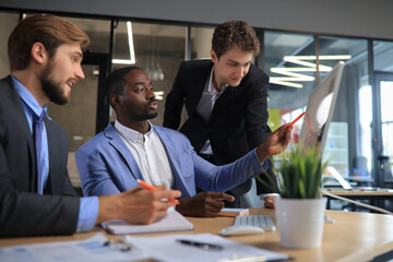 Canvas Print - Group of business people in a meeting discussing and planning a project.