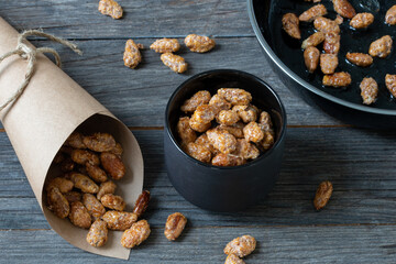 roasted almonds with cinnamon for Christmas, German specialty