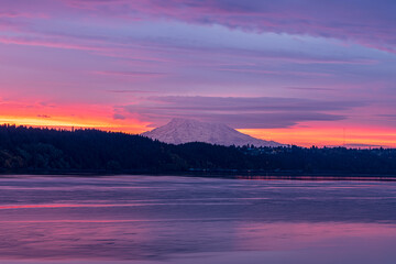 Wall Mural - Mt Rainier sunrise 