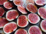 Fototapeta Kuchnia - Figi, winogrona, gruszki i jabłko. 