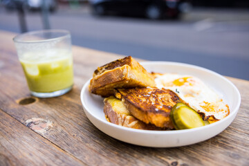 Canvas Print - Delicious breakfast with crispy toasts and matcha tea