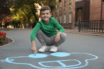 Poster - Child drawing car with chalk on asphalt