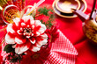 赤いダリアの花　日本のお正月　年賀状