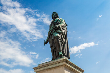 Fototapete - Statue off Mozart in Salzburg