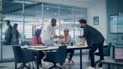 Leinwandbilder - Multi-Ethnic Office Conference Room Meeting: Multicultural Team of Four Creative Entrepreneurs Talk, Discuss Growth Strategy. Diverse Young Businesspeople work on Digital e-Commerce Startup. Zoom in