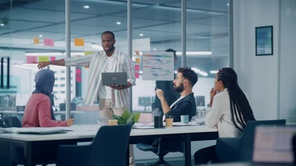 Aufkleber - Diverse Modern Office: Successful Motivated Black Businessman Leads Meeting, talks of Company Growth. Digital Entrepreneurs Work on e-Commerce Project. Young Multi-Ethnic Creatives Brainstorm Strategy
