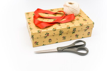 Poster - decorated paperboard box with lid decorative yarn and scissors on a white background