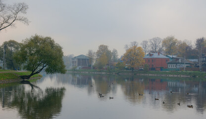 Wall Mural - Autumn lake scenery in Suzdal Town, Russia