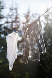Fototapeta  - Dziecięce uprane ubrania na lince do prania na dworze