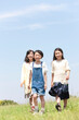 © amanaimages - 歩いている女の子3人