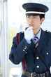 © amanaimages - 無線で連絡する警備員