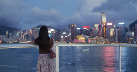 Poster - Woman look at the city of Hong Kong