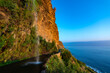 Cascata dos Anjos Wasserfall Kaskade Straße Madeira Ponta do Sol Portugal Steilküste Klippen kurios Abendlicht Stimmung Fotospot Attraktion Sehenswürdigkeit einzigartig Horizont Vulkan Meer Atlantik 