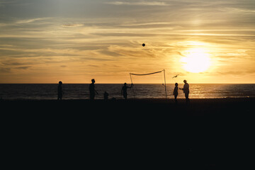 Poster - Silhouette shot of people playing beach volleyball during sunset