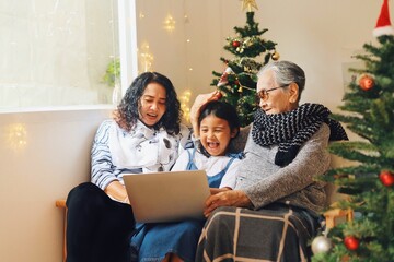 Canvas Print - family with christmas presents