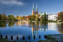 Lübeck Dom Spiegelung Mühlenteich Herbst