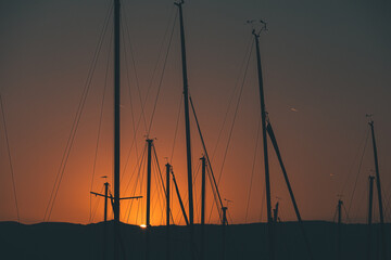 Poster - Silhouette shot of yacht masts in the pier during a breathtaking sunset