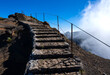 Treppe Pico do Arieiro Madeira Miradouro Pedra Rija Portugal Aussichtspunkt Aufstieg Insel Panorama Horizont Wanderweg steil Wolken Pico Ruivo Attraktion Trekking Berge Gipfel blauer Himmel  Symbol 