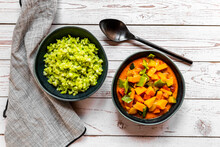 Studio Shot Of Bowl Ofready-to-eatlow Carb Curry And Chopped Broccoli