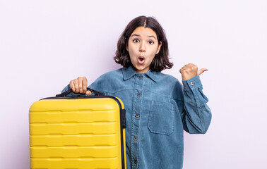 Wall Mural - pretty young woman looking astonished in disbelief. travel case concept