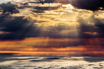 Wall Mural - Coucher de soleil sur mer de nuages, route du volcan, île de La Réunion 