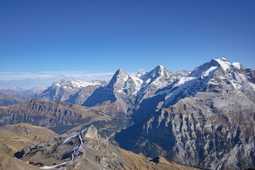 Jungfrauregion, Schidhorn, its diversity makes the region unique. Lauterbrunnen is just as charming in summer as it is in winter. Hiking fans can enjoy the panorama on 300 kilometers amazing way