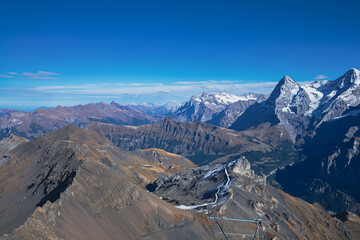 Jungfrauregion, Schidhorn, its diversity makes the region unique. Lauterbrunnen is just as charming in summer as it is in winter. Hiking fans can enjoy the panorama on 300 kilometers amazing way