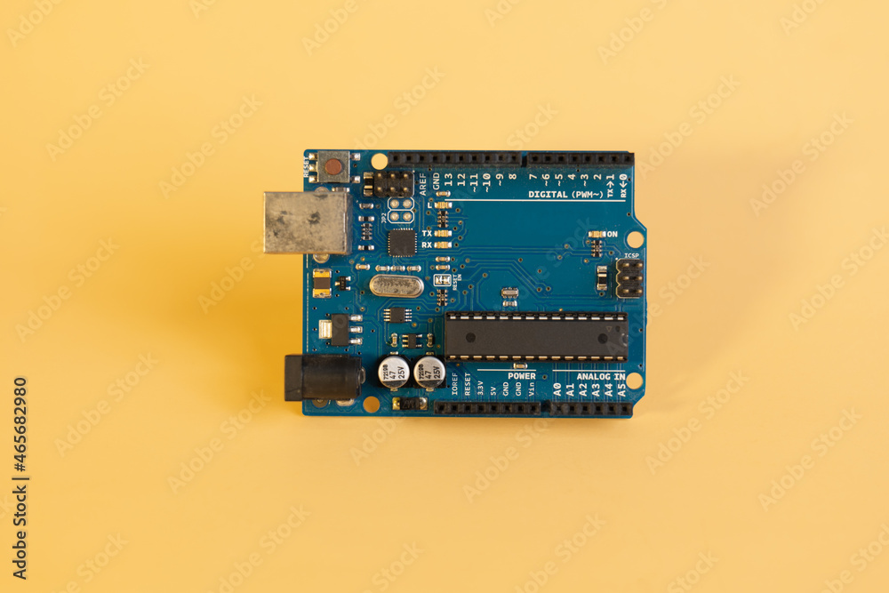 An introductory device for children to start learning to program to ...