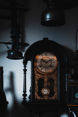 Canvas Print - Vertical shot of a vintage clock