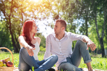 Wall Mural - Couple on a picnic in the park