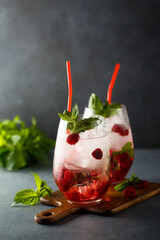 Poster - Refreshing raspberry drink with mint