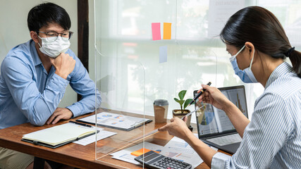 Aufkleber - Asian business woman pointing on financial document chart to partner for discussion about new project