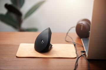 optical computer mouse with ergonomic design