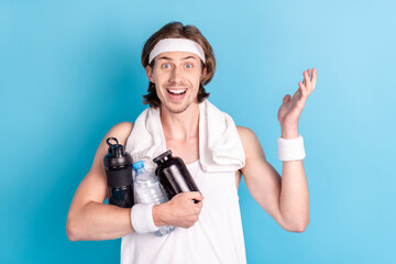 Poster - Photo portrait amazed man keeping plastic bottle with supplements in gym showing copyspace isolated pastel blue color background