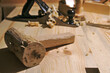 Dębowy drewniany młotek własnej produkcji używany w stolarstwie tradycyjnym.