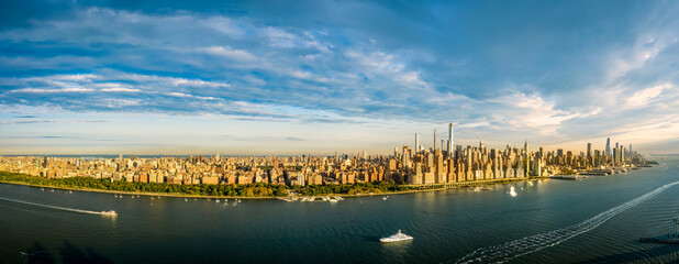 Fototapete - Aerial panorama of the entire New York City waterfront skyline at sunset