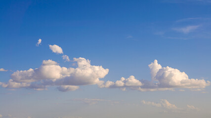 Wall Mural - Cumulus clouds with blue sky on a sunny day of summer. Beautiful cloudscape
